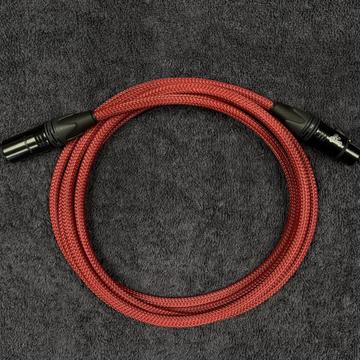 Kabel mikrofonowy XLR – XLR Czerwony – 3m — zwinięty kabel