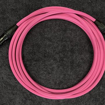 Kabel mikrofonowy XLR – XLR Różowy – 5m — zwinięty kabel
