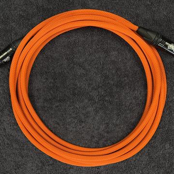 Kabel mikrofonowy XLR – XLR Pomarańczowy – 5m — zwinięty kabel
