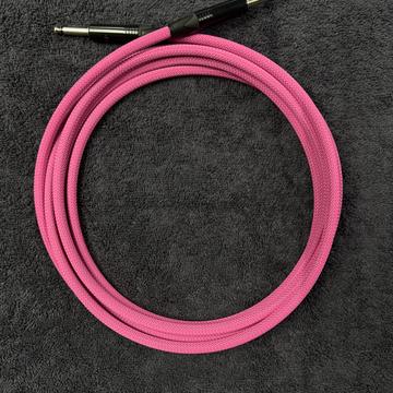 Kabel instrumentalny Jack-Jack – 3,6m różowy — zwinięty kabel