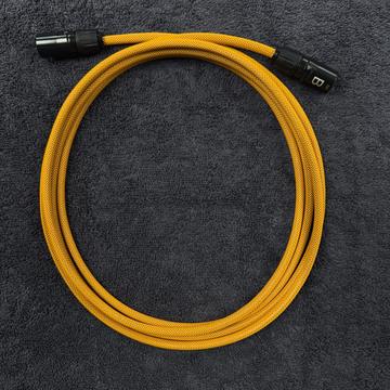 Kabel sieciowy RJ45-RJ45 – 3m pomarańczowy — zwinięty kabel