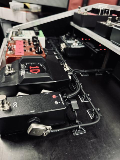 Pedalboard gitarowy w skrzyni flight case