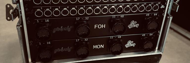 Splitter z panelami FOH i MON, 64 kanały na złączach wielopinowych